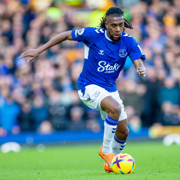 坐在地上 坐在地上